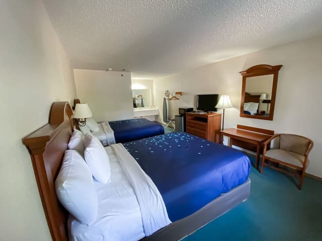 Deluxe Room, 2 Queen Beds, Mobility Accessible, Ground Floor