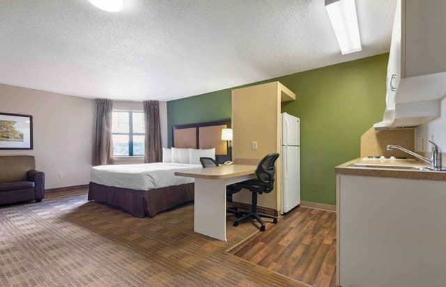 Studio, 1 King Bed, Non Smoking