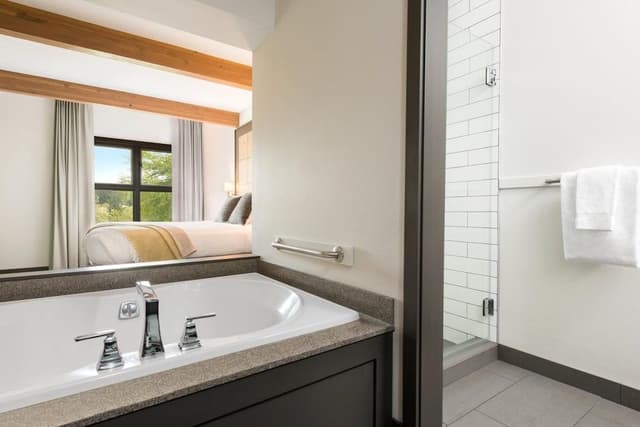 Deluxe Room, 1 King Bed