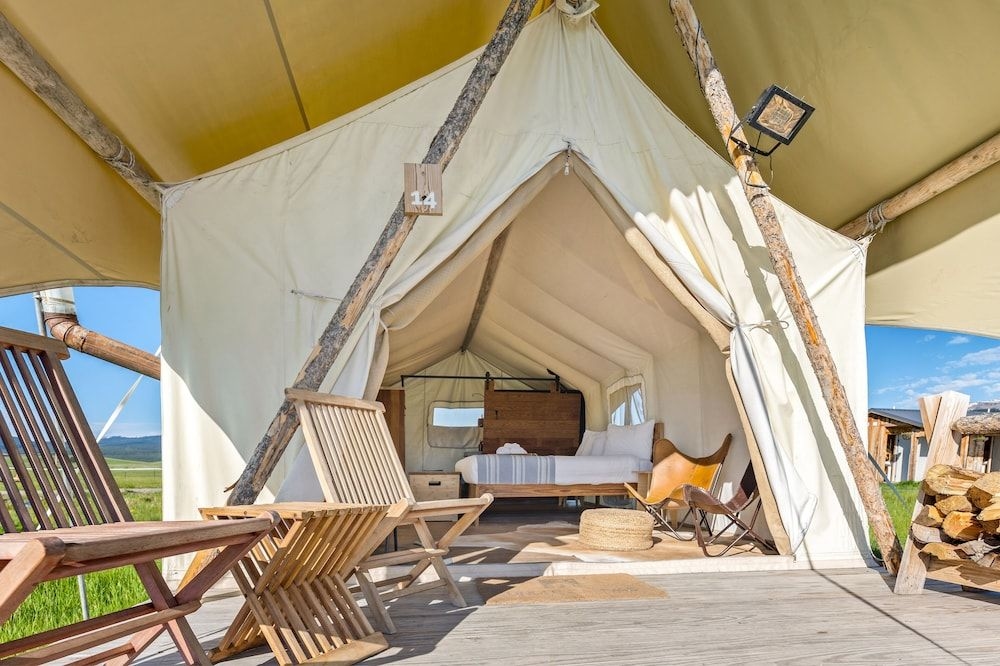 Yellowstone Under Canvas0