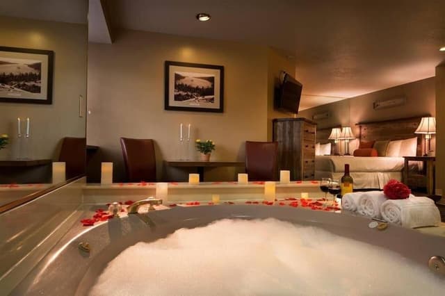 King Spa Suite