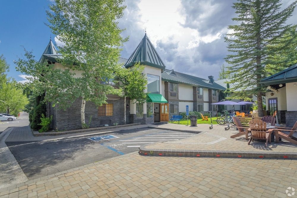 Fantasy Inn and Wedding Chapel2
