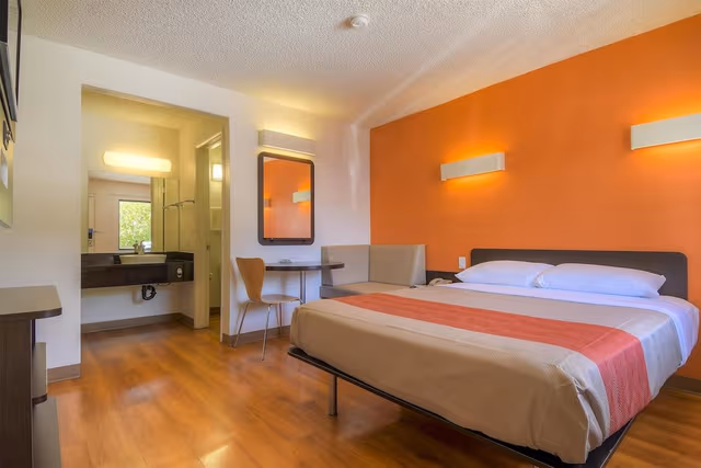 Standard Room, 1 Queen Bed, Accessible, Non Smoking