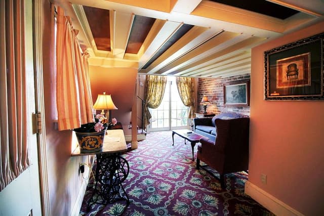 Jr Suite 1 King Balcony