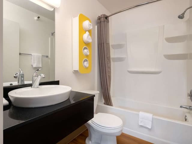 Deluxe Room, 1 Queen Bed, Accessible, Non Smoking