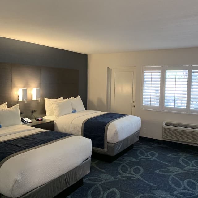 2 Double Bed with Balcony Accessible