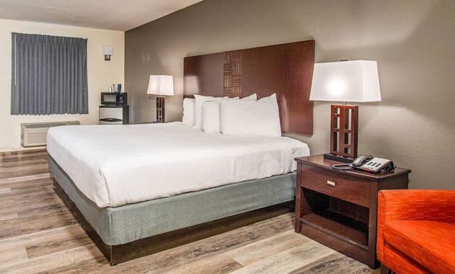 Standard Room, 1 King Bed, Non Smoking
