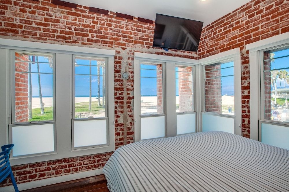 Venice Breeze Suites1