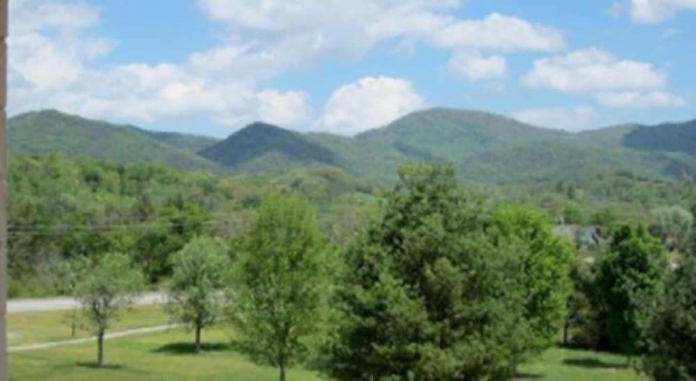 HIGHLAND MANOR INN AND CONFEREN0
