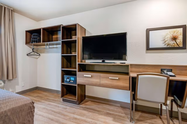 Deluxe Studio, 1 Queen Bed with Sofa bed, Non Smoking