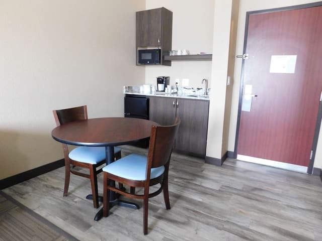 Premium Suite, 1 Queen Bed with Sofa bed, Accessible