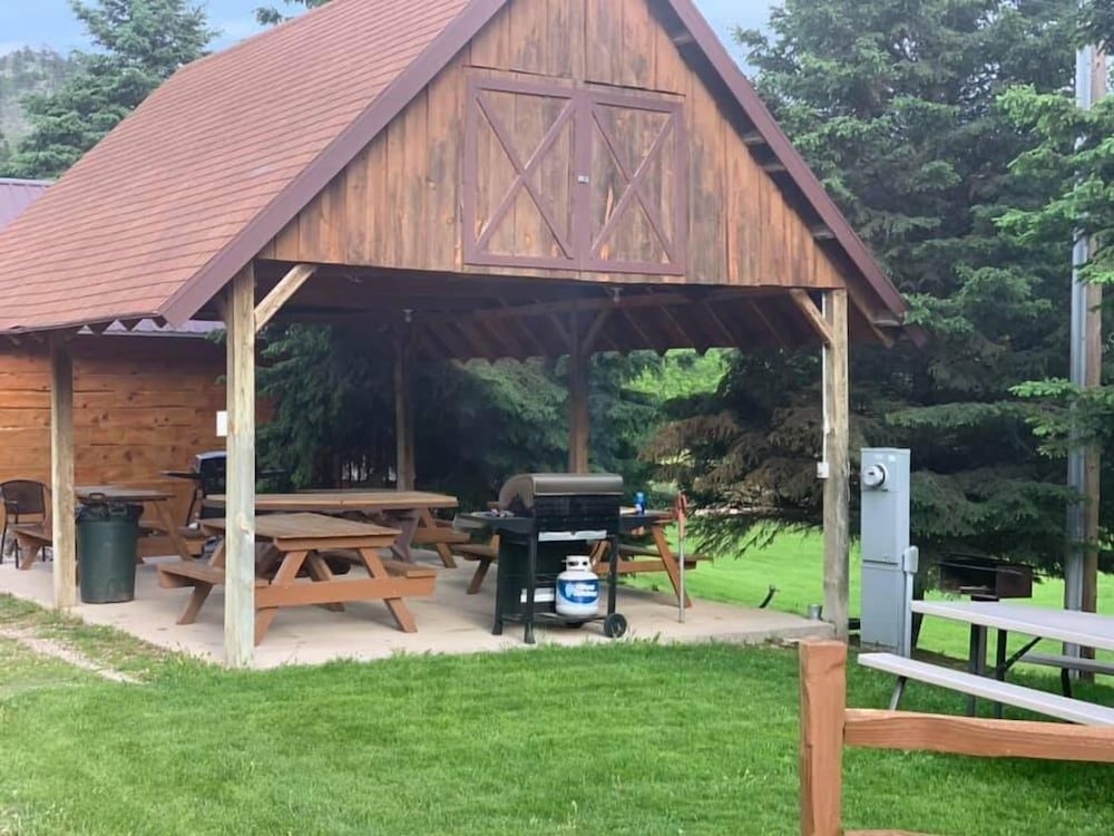 Spring Creek Inn3
