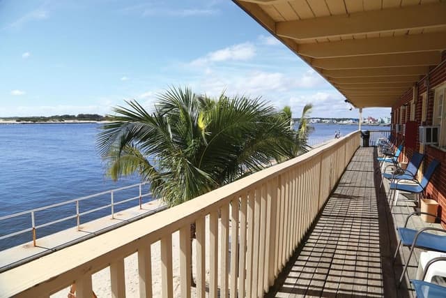 Inlet View One Queen Bed