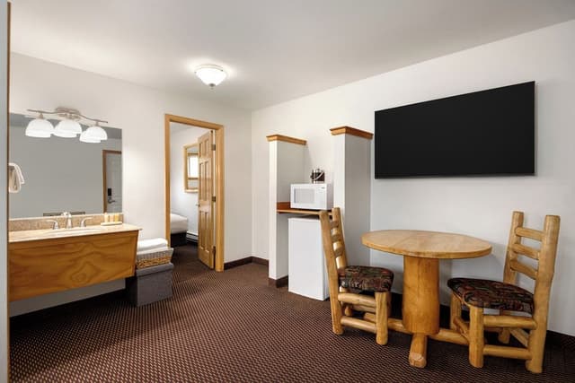 Suite, Multiple Beds