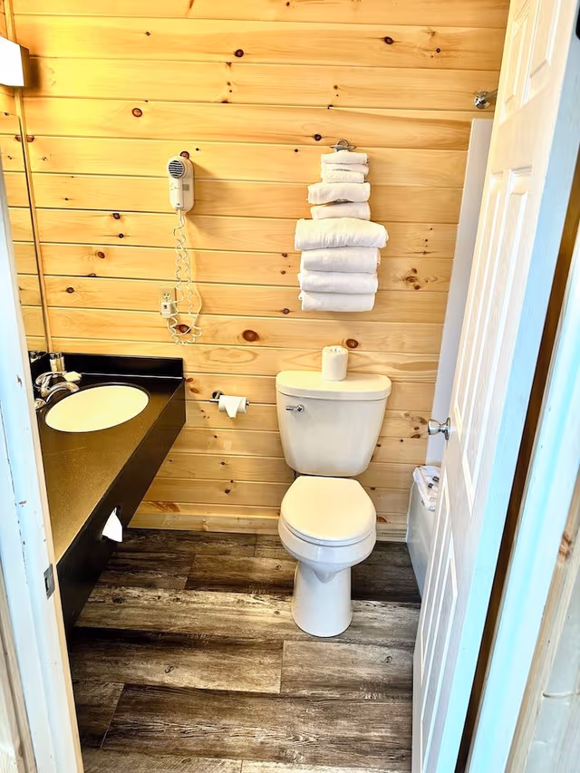Deluxe Room, 2 Queen Beds, Lakefront, Bridgeview