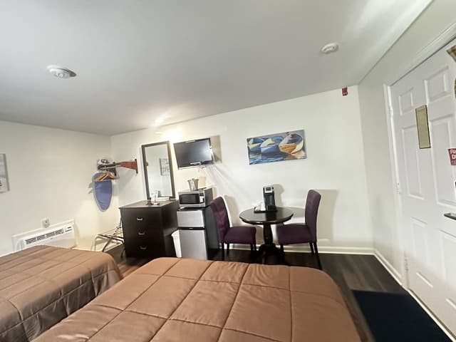 Economy Quadruple Room, 2 Queen Beds