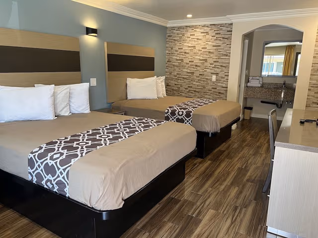 Deluxe Double Bed (Non-Smoking/Smoking)