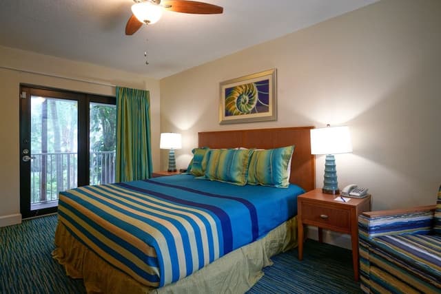 One Bedroom Condo, Multilevel, Kitchen, Pool View