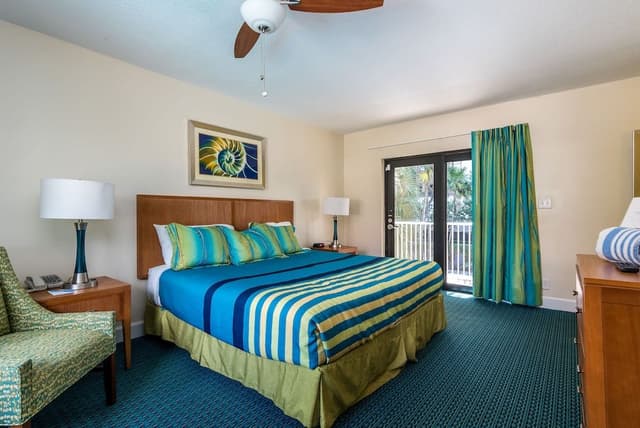 One Bedroom Condo, Multilevel, Kitchen, Pool View