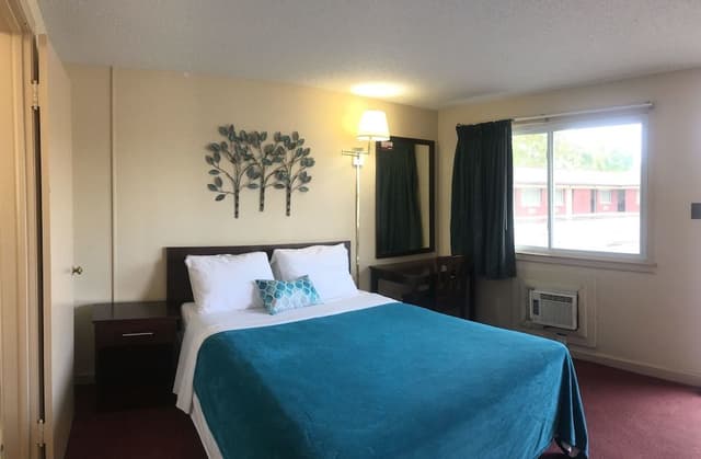 Standard Room, 1 Queen Bed, Refrigerator & Microwave