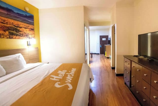 Deluxe Room, 1 King Bed, Non Smoking