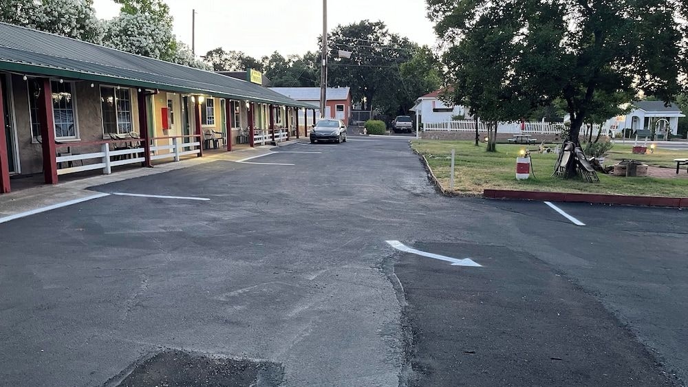 Jumping Frog Motel4