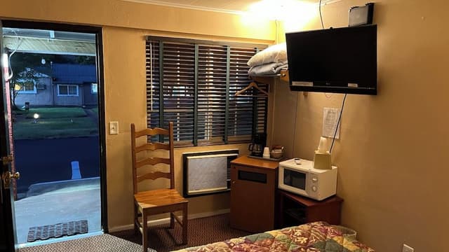 Standard Room, 1 Queen Bed