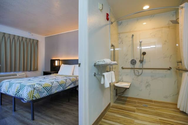 Standard Room, 1 Queen Bed, Accessible, Non Smoking