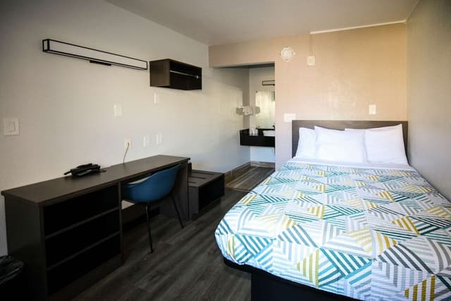Standard Room, 1 Queen Bed, Accessible, Non Smoking