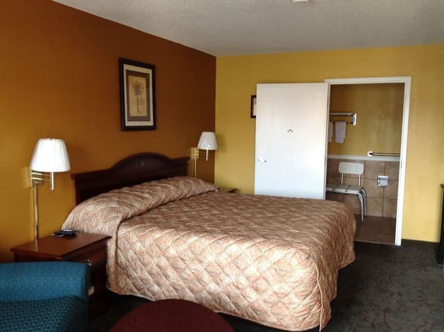 Standard Room, 1 King Bed