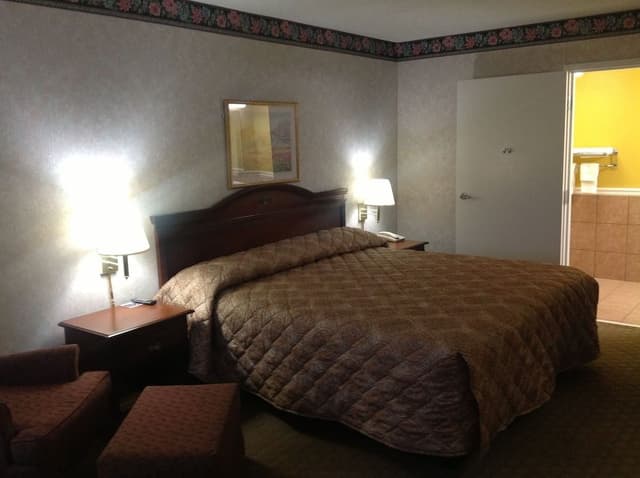 Standard Room, 1 King Bed