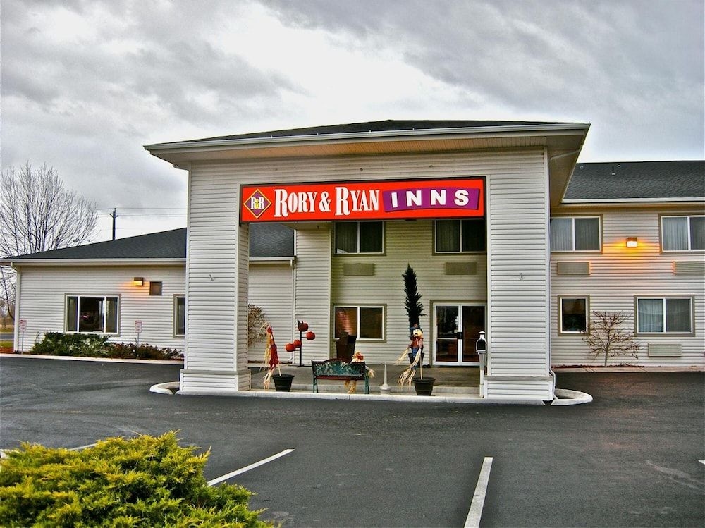 Rory & Ryan Inn1