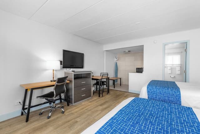 Two Double Beds With Kitchenette