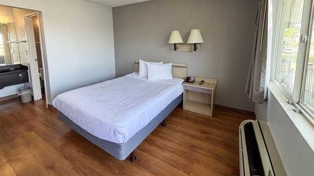 Standard Room, 1 Queen Bed, Accessible, Non Smoking
