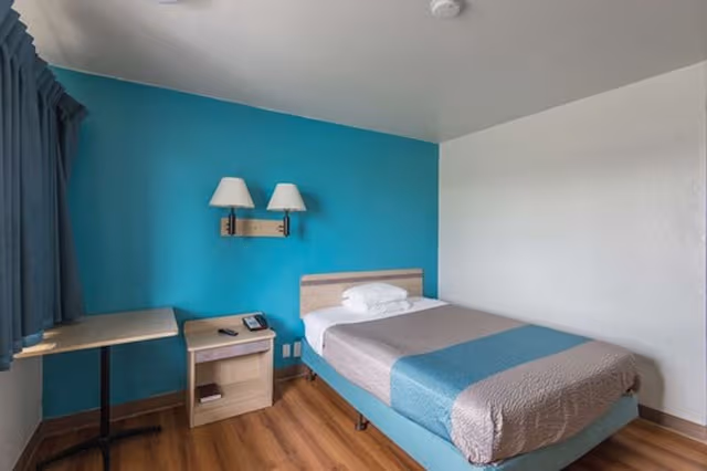 Standard Room, 1 Queen Bed, Accessible, Non Smoking
