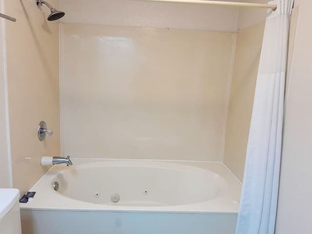 Standard Room, 1 King Bed, Jetted Tub