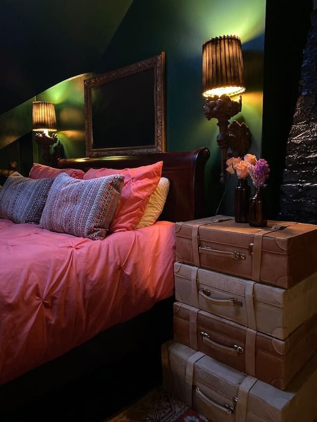 City Triple Room, Shared Bathroom (Wonderer's Suite)