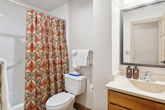 Standard Condo, 3 Bedrooms