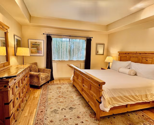 Deluxe King Suite