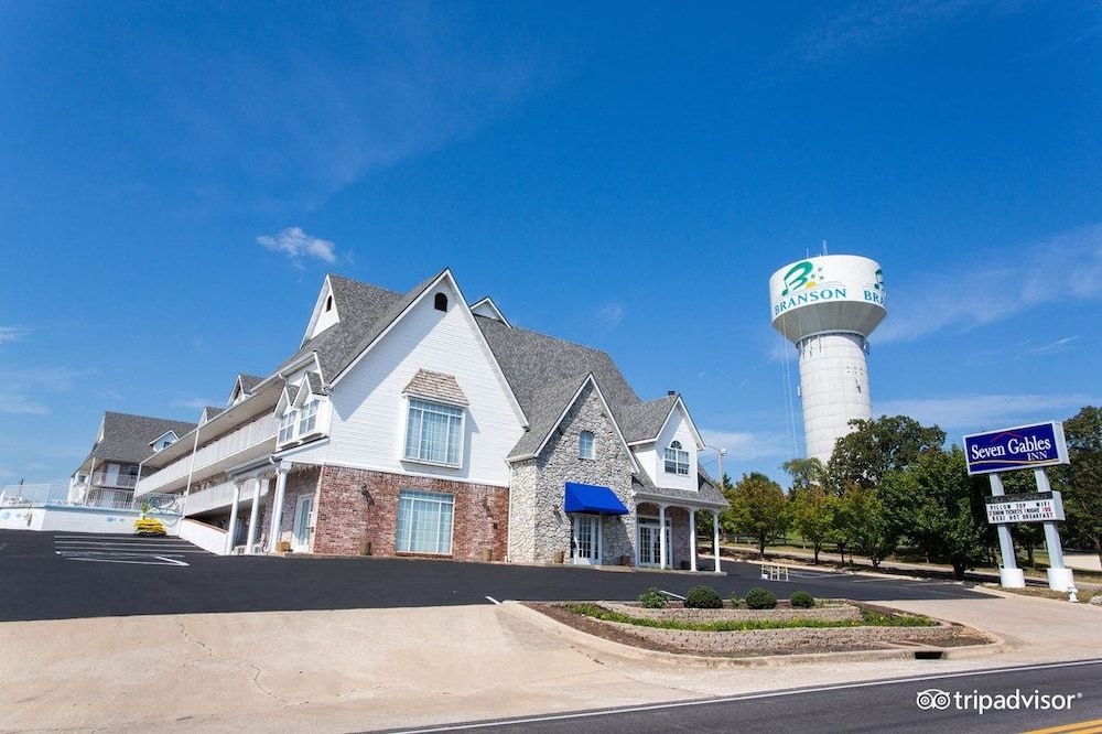 Seven Gables Inn0