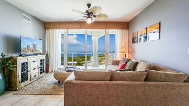 Deluxe 2 Bedrooms 2.5 Bath Condo, Waterview