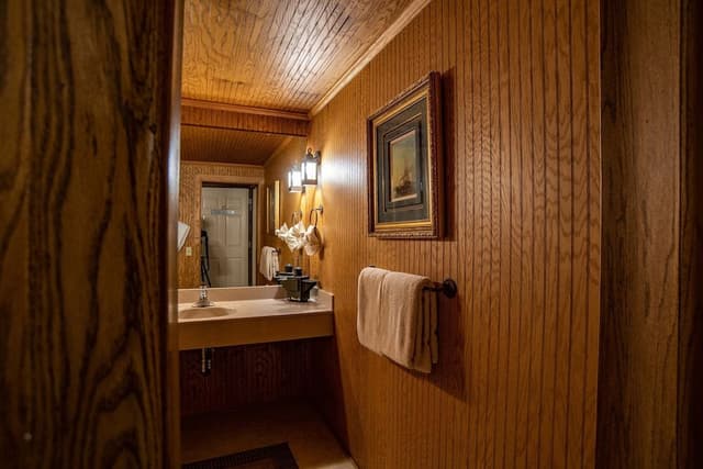 Room (Treasure Island I)