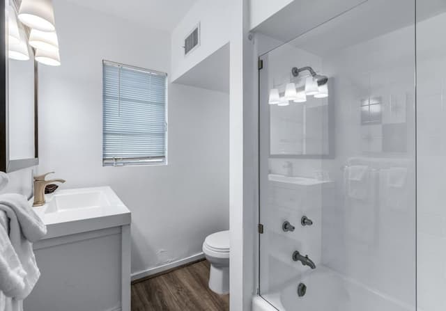 Standard Room, 1 King Bed, Accessible