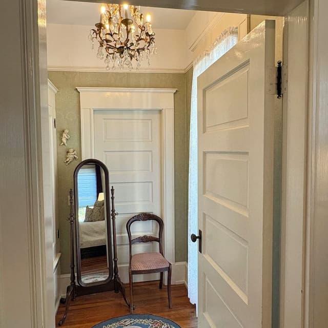 Hoyt Suite 2nd Floor
