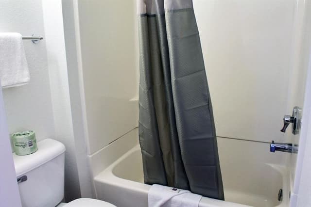 Deluxe Room, 1 Queen Bed, Non Smoking, Refrigerator & Microwave