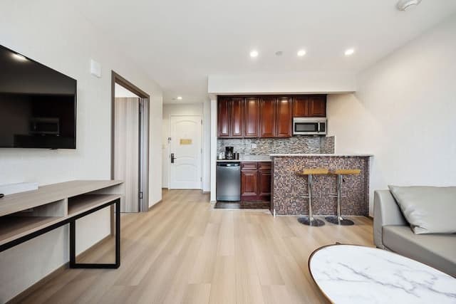 Deluxe Suite, 1 King Bed, Non Smoking
