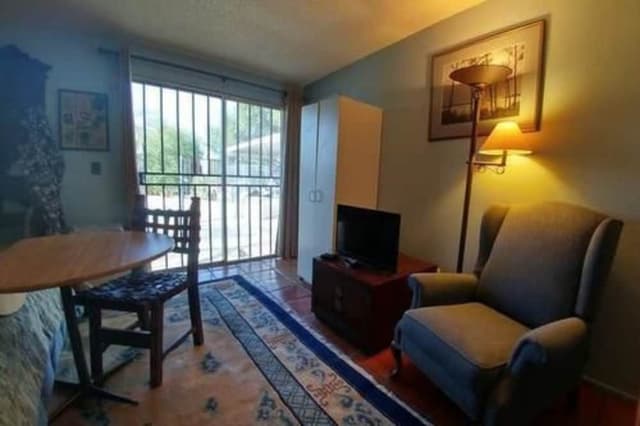 Room, Private Bathroom (King)