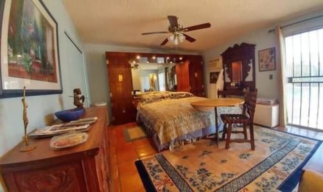 Room, Private Bathroom (King)