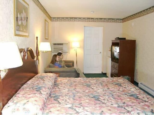 Standard Room, 1 Queen Bed, Refrigerator & Microwave