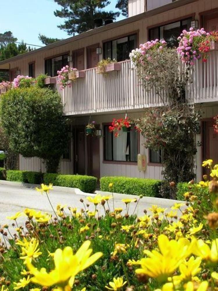 Deer Haven Inn1